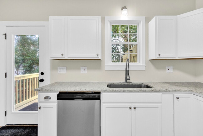 Building Photo - 112 Dean St