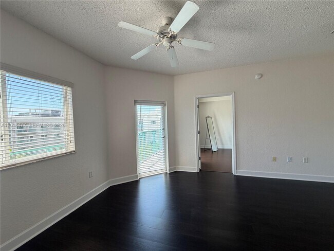 Building Photo - 6001 SW 70th St