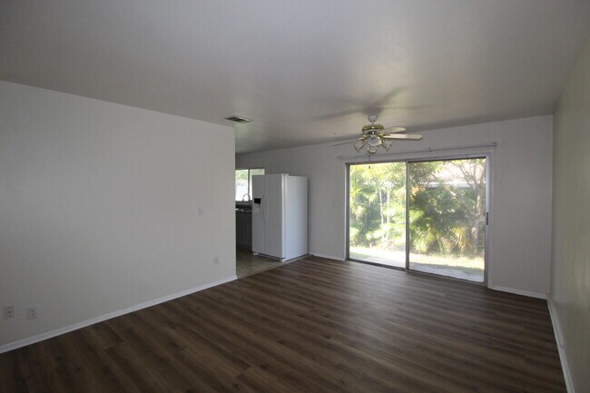 Building Photo - 1790 SE Ryecroft Ct