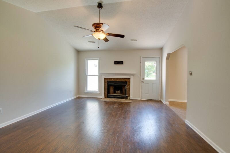 Building Photo - 238 Barberry Ln