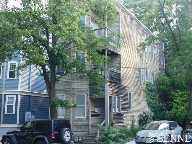 Building Photo - 10 Gilmore St