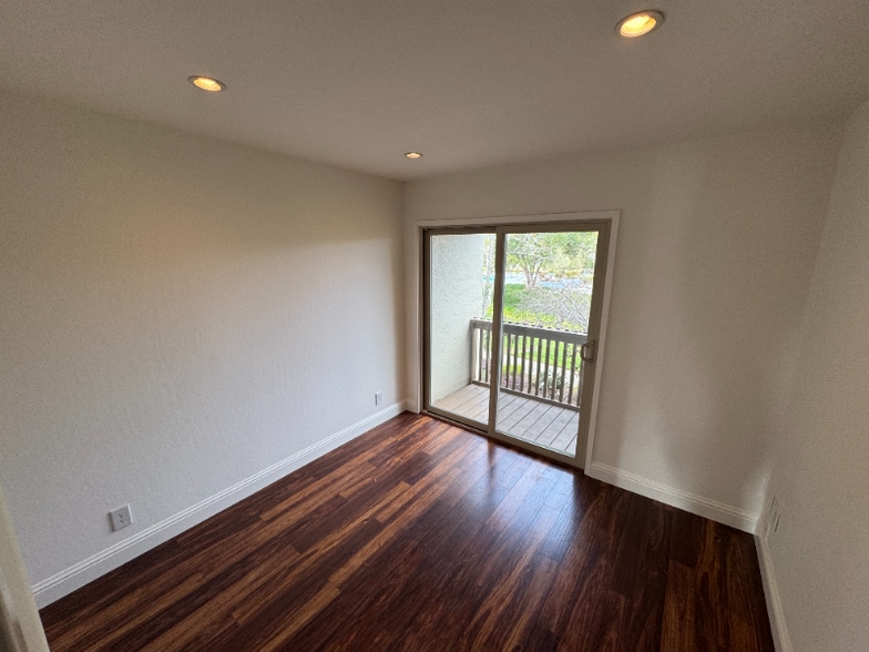 Building Photo - 3031 Flora Vista