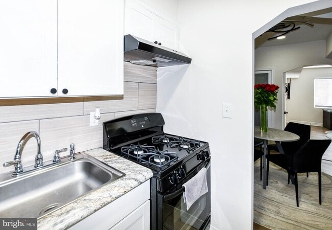 Building Photo - 554 Newcomb St SE