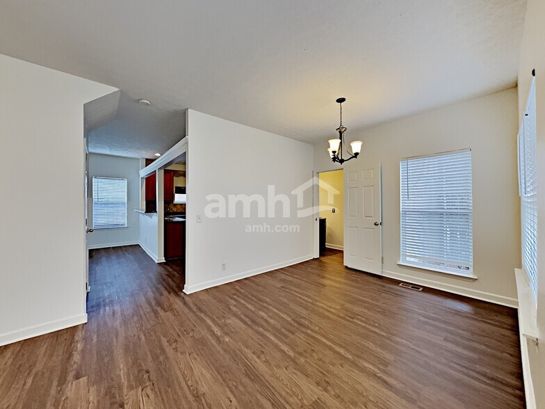 Building Photo - 2960 Riverbend Dr