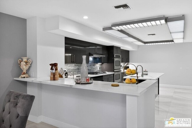 Building Photo - 196 Kavenish Dr