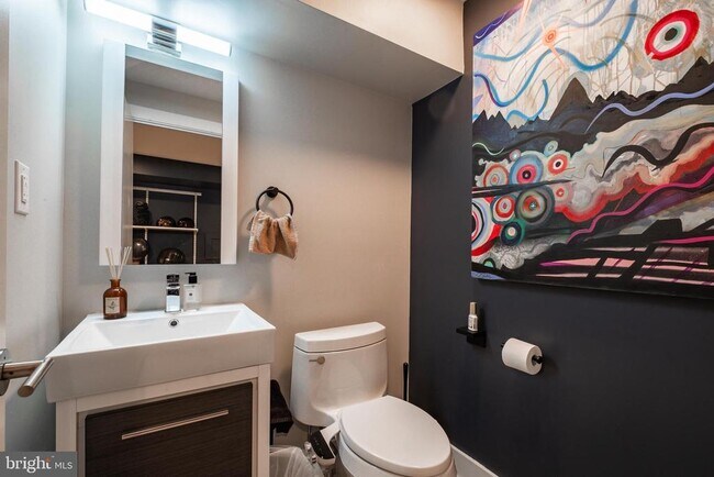 Building Photo - 1121 Earl St