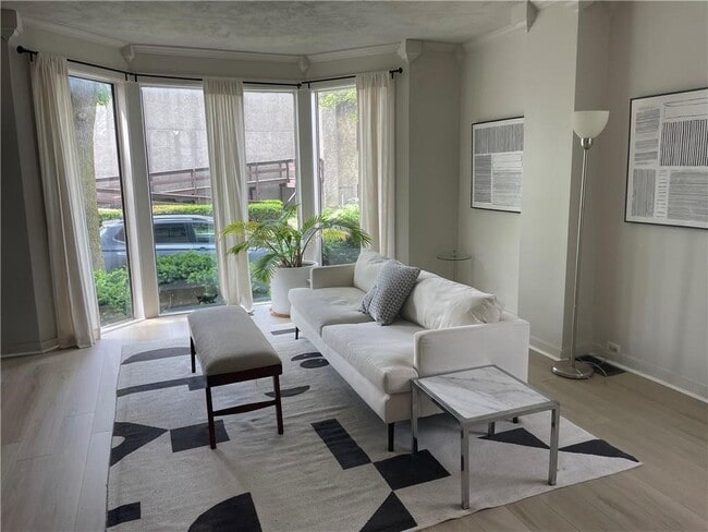 Building Photo - 74 Richmond St