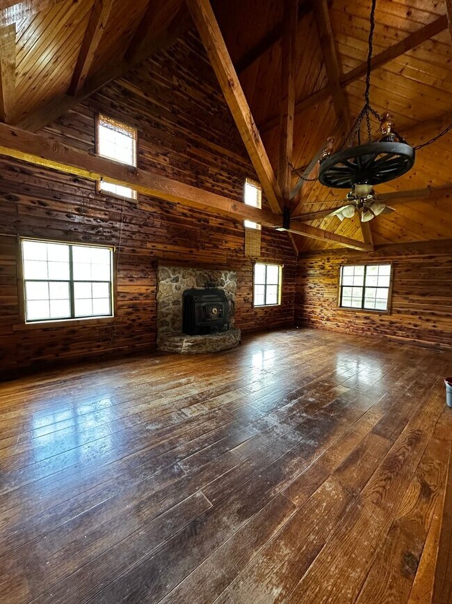 Building Photo - Log Cabin in Pilot Grove, MO