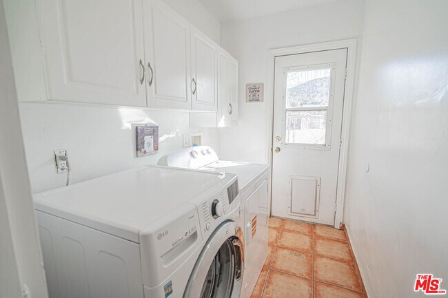 Building Photo - 35315 Glenwall St