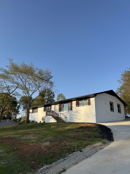 Building Photo - 422 Powell Mill Rd