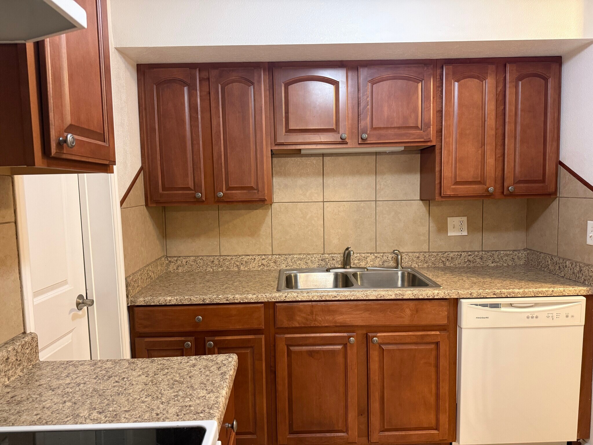 Building Photo - 1044 E 400 S