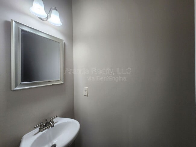 Building Photo - 1919 Briarcliff Wy