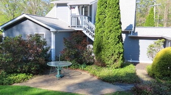Building Photo - 1514 Straits Tpke