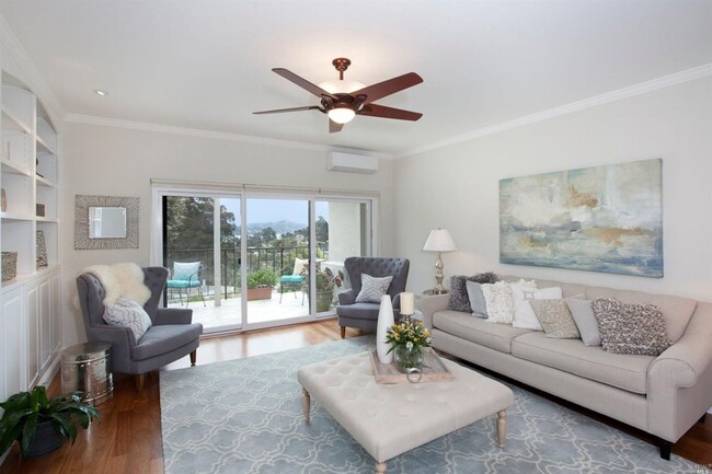 Building Photo - Updated and Bright 2 Bedroom Condo with Wr...