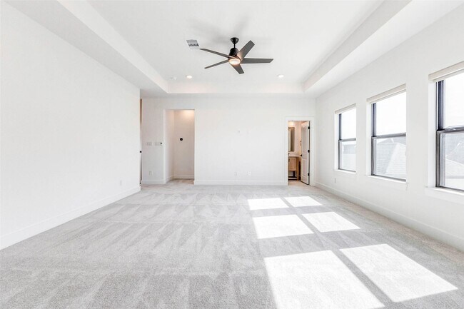 Building Photo - 1327 Crown Frst Dr