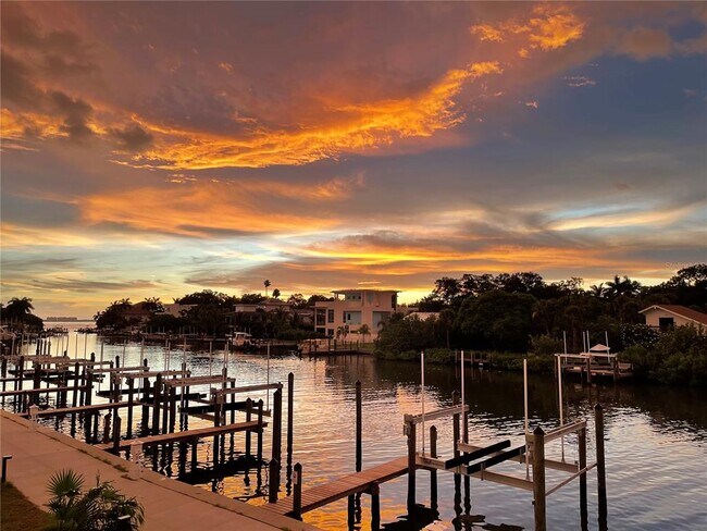 Building Photo - 1709 N Tamiami Trl