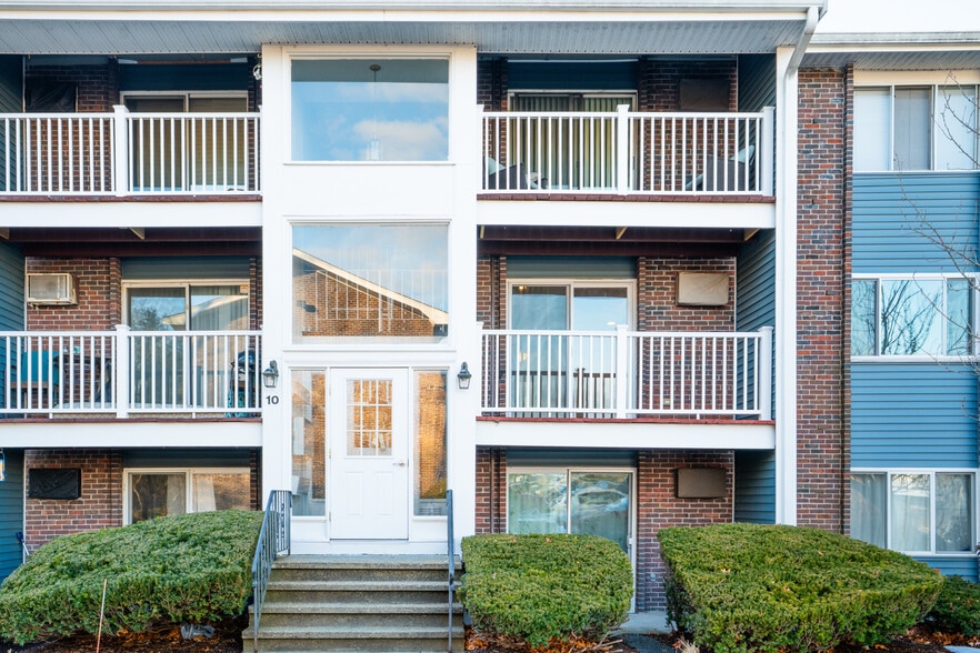 Building Photo - 10 Woodcrest Ct