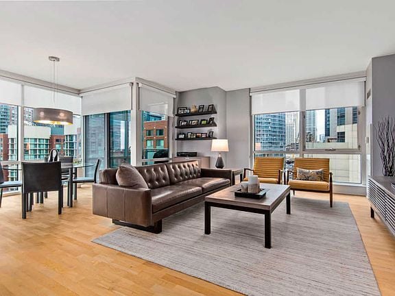 Building Photo - 505 N McClurg Ct