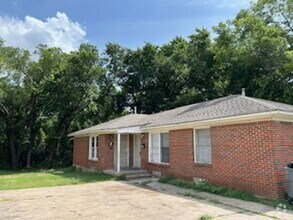 Building Photo - 3829 Dismount St