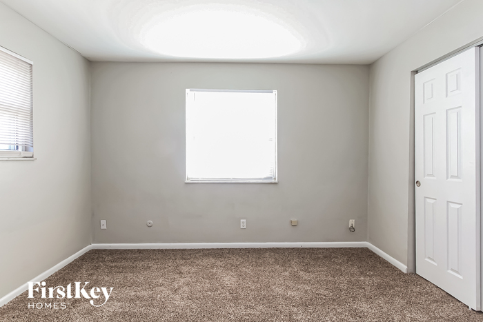 Building Photo - 8650 Lighthorse Dr