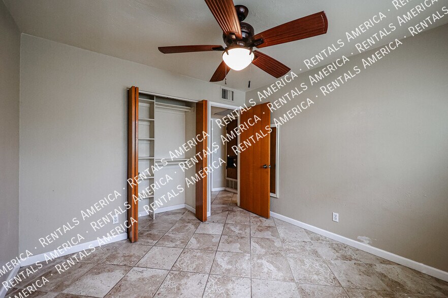 Building Photo - 12648 N 32nd Ave