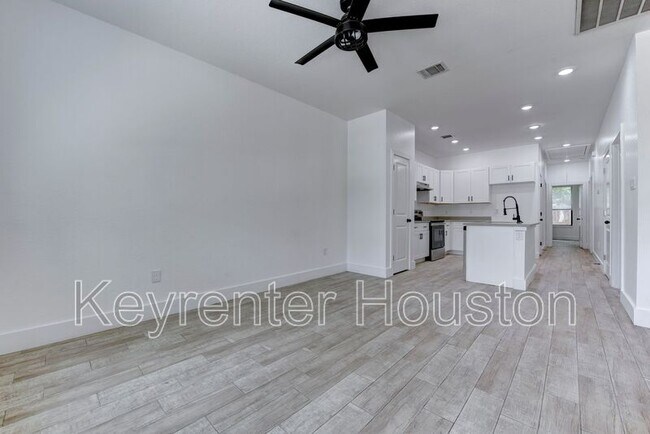 Building Photo - 5121 Southwind St