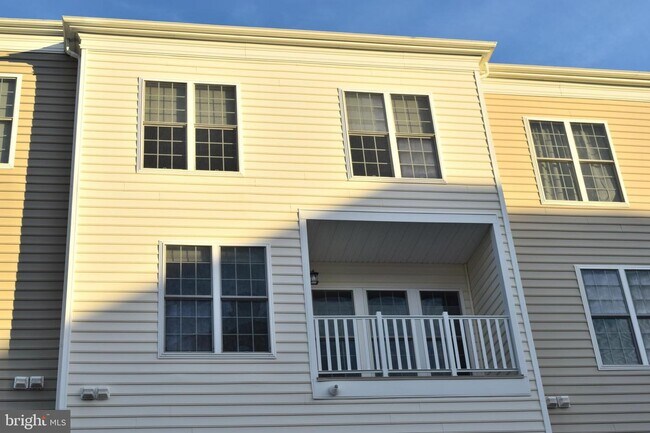 Building Photo - 2251 Oberlin Dr