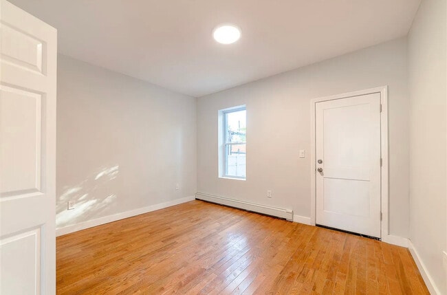 Building Photo - 83 Woodlawn Ave