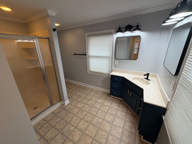 Building Photo - 2 Bedroom 2 Bath Brick rental home in Western Alamance county Fenced Yard 30x40 Garage custom Kit...