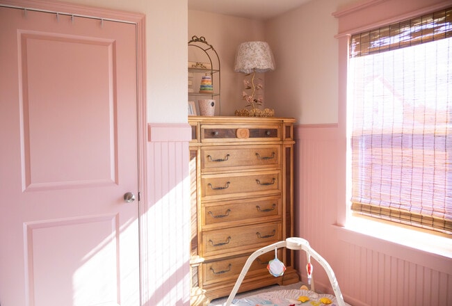 Building Photo - 228 Lockwood Way E