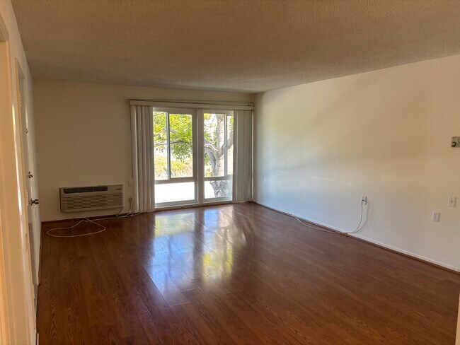 Building Photo - 2280 Via Mariposa W