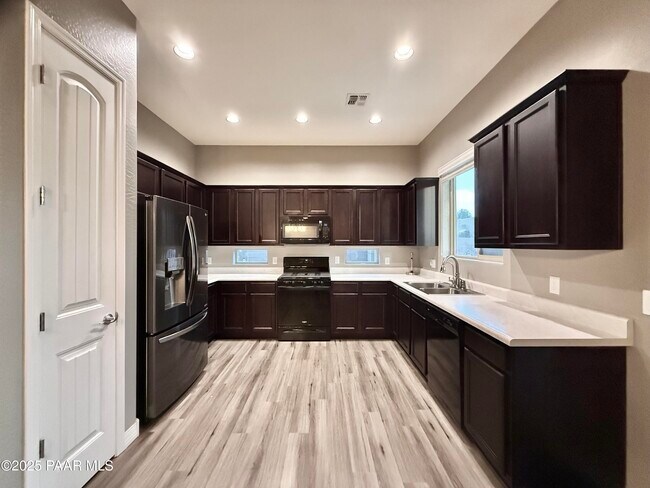 Building Photo - 5768 N Thornberry Dr