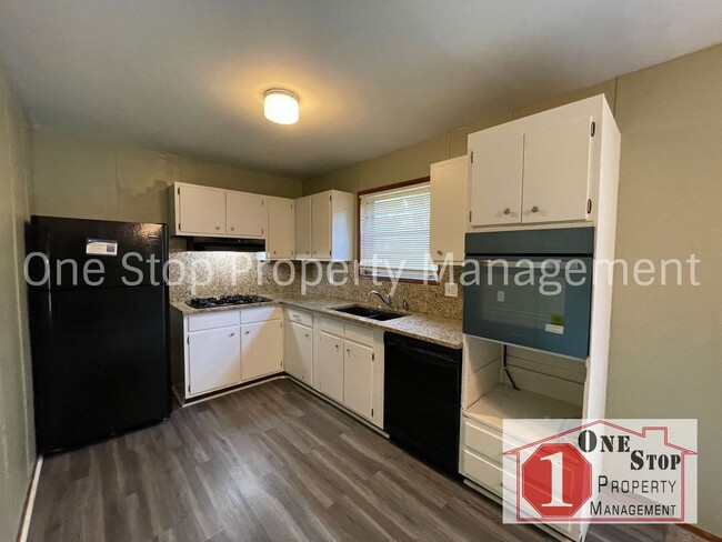 Building Photo - Cute 3 Bedroom, 1 Bath in North Kansas Cit...