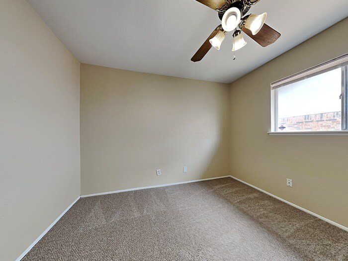 Building Photo - 1517 Camelia Dr