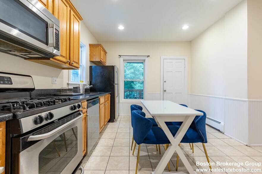 Building Photo - 61 Hillside St