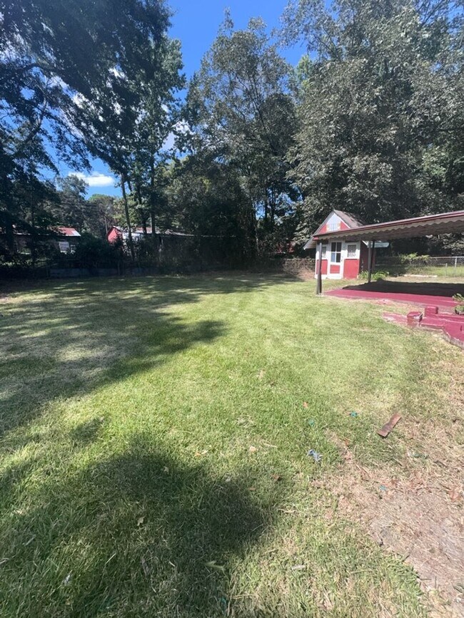 Building Photo - 2119 Lamore Dr