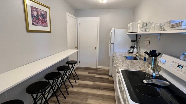 Building Photo - 191 Montgomery Rd