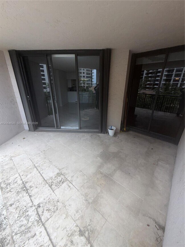 Building Photo - 540 Brickell Key Dr