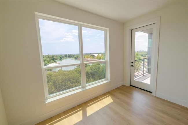 Building Photo - 1701 Simond Ave Ave