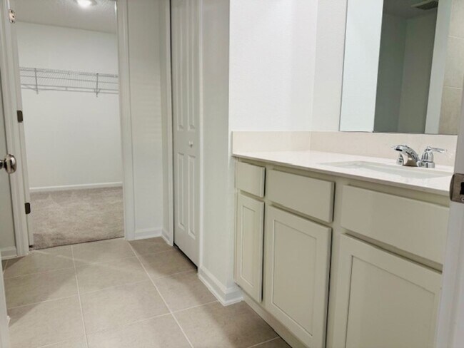 Building Photo - Home For Rent in Haines City with 4 Bedrooms and 2 Baths