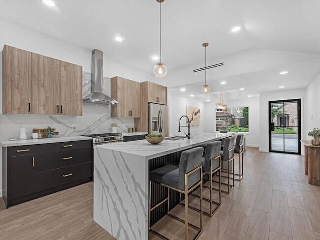 Building Photo - 1826 Woodcrest Dr