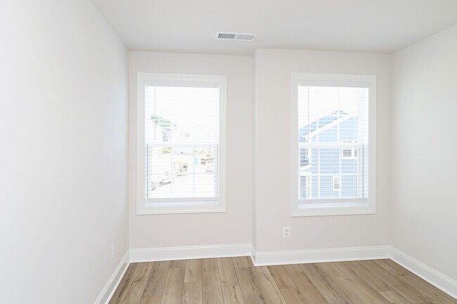 Building Photo - $500 off 1st Month's Rent! Pet-Friendly Crozet Townhome