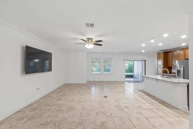 Building Photo - CLOSE TO EVERYTHING!