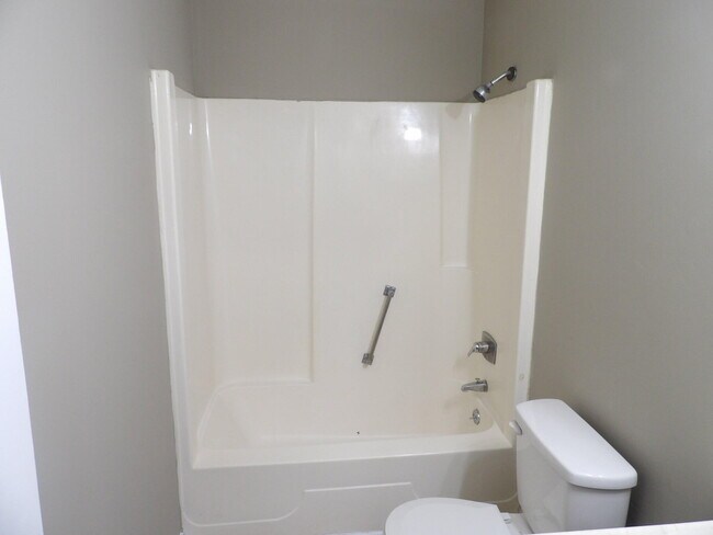 Building Photo - 400 Freedom Dr