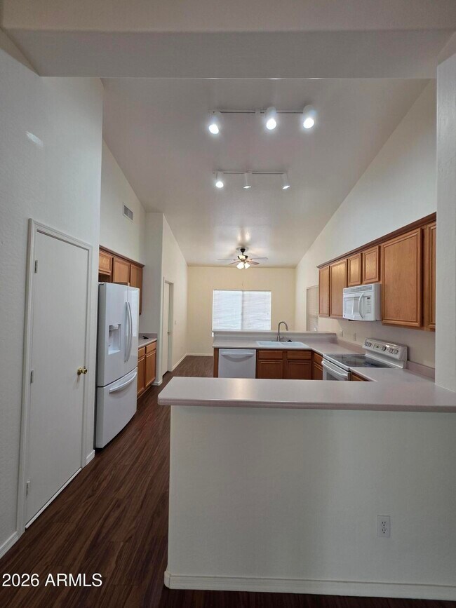 Building Photo - 1825 W Desert Willow Dr