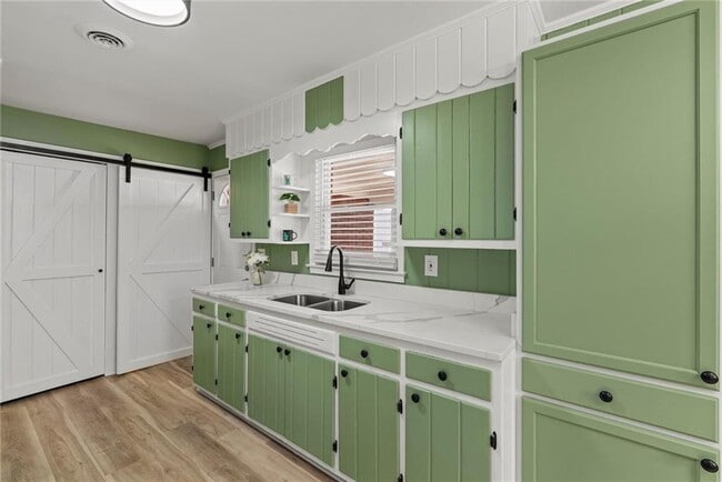 Building Photo - 628 S Evelyn Pl NW