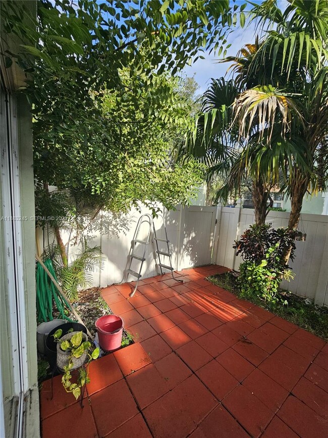 Building Photo - 126 Hidden Ct Rd