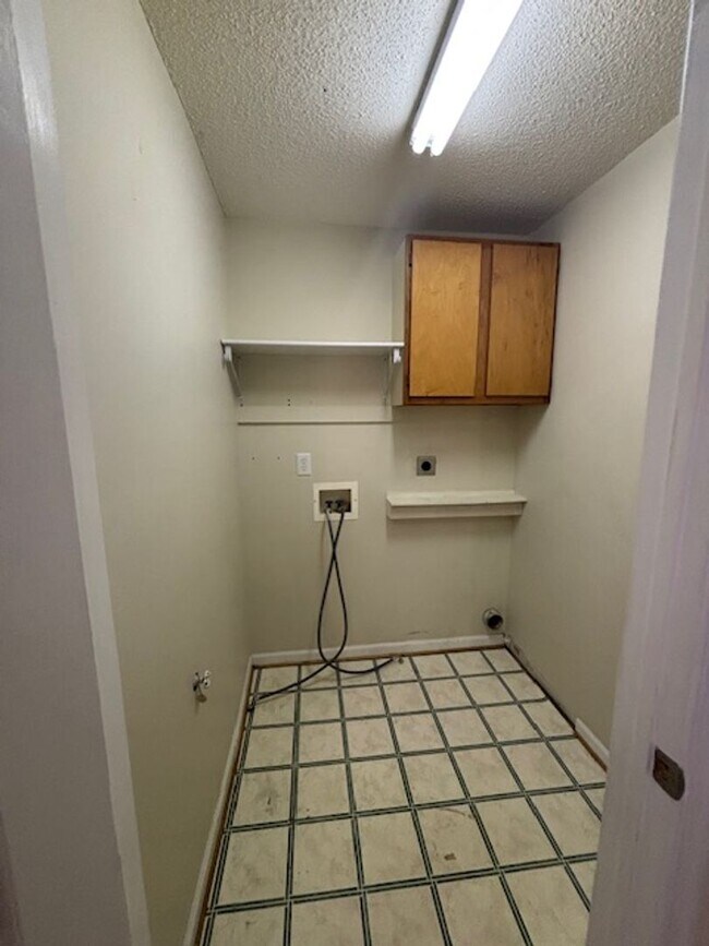 Building Photo - 3301 Sacramento Dr