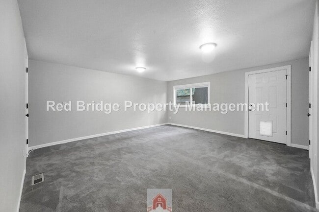 Building Photo - 5695 SW Washington Ct