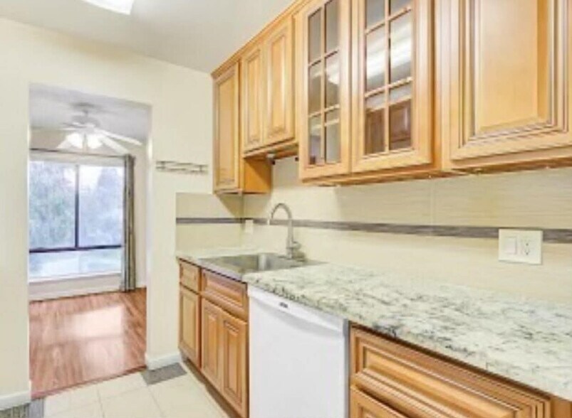 Building Photo - 300 N Civic Dr